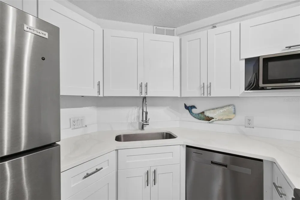3315 58TH AVENUE S #105 St Petersburg, FL 33712