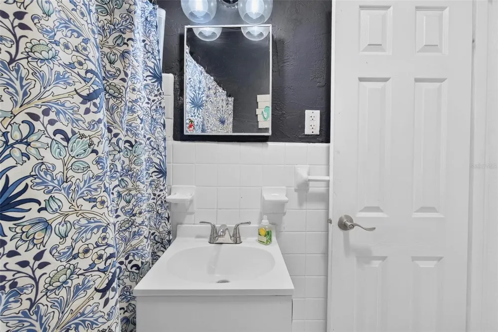 3315 58TH AVENUE S #105 St Petersburg, FL 33712