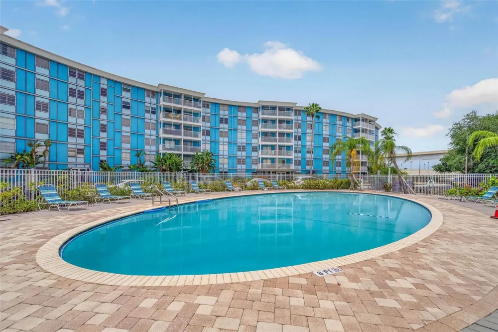 3315 58TH AVENUE S #105 St Petersburg, FL 33712