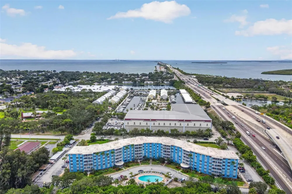 3315 58TH AVENUE S #105 St Petersburg, FL 33712