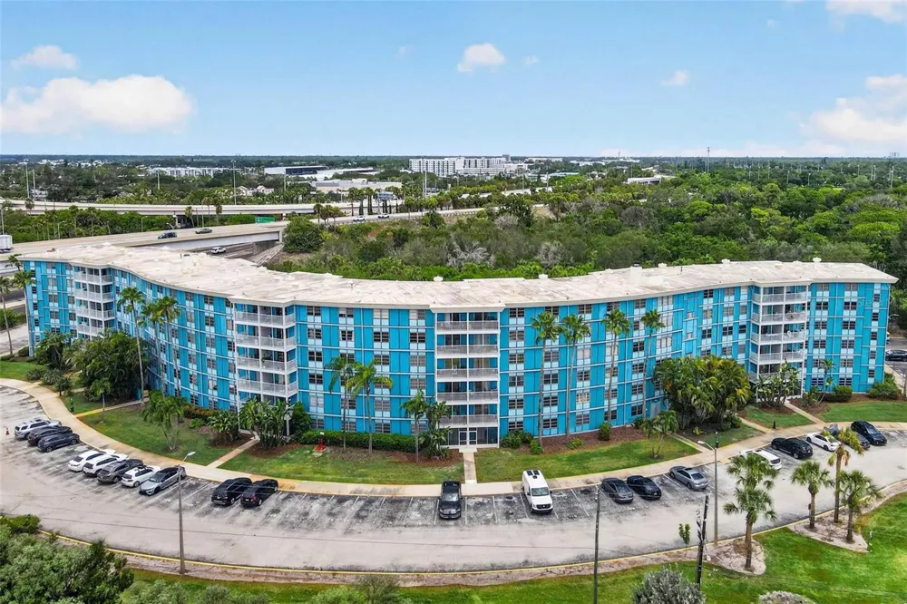 3315 58TH AVENUE S #105 St Petersburg, FL 33712