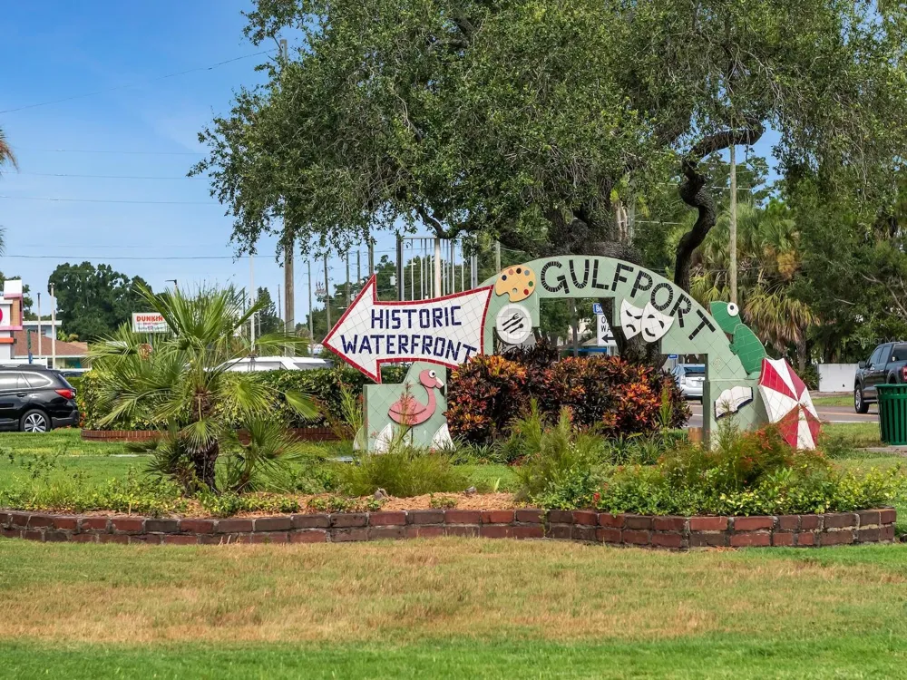 5939 9TH AVENUE S Gulfport, FL 33707