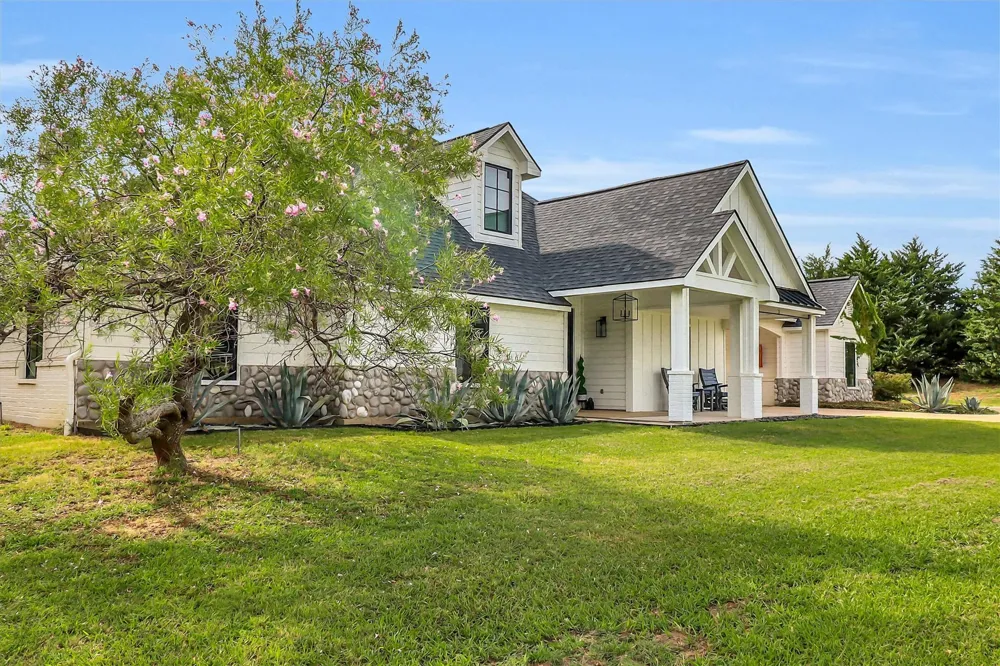 1901 Spring Mountain Road Cross Roads, TX 76227