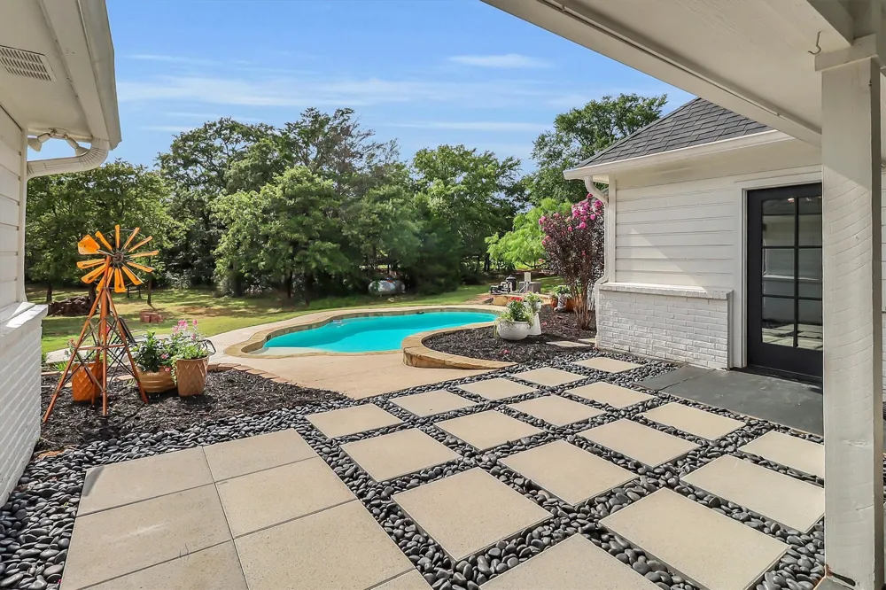 1901 Spring Mountain Road Cross Roads, TX 76227