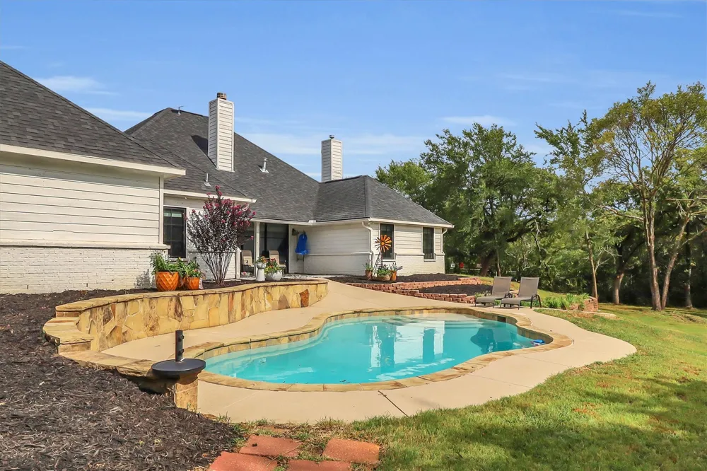 1901 Spring Mountain Road Cross Roads, TX 76227