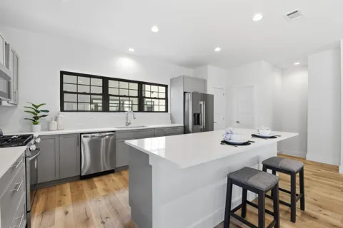 11915 N Hoa Sen Circle