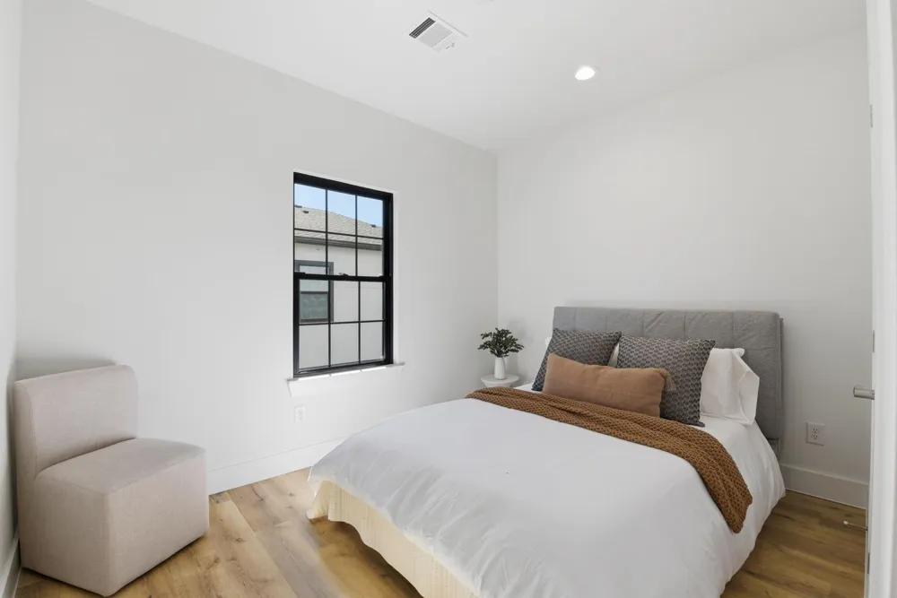 11915 N Hoa Sen Circle Houston, TX 77072