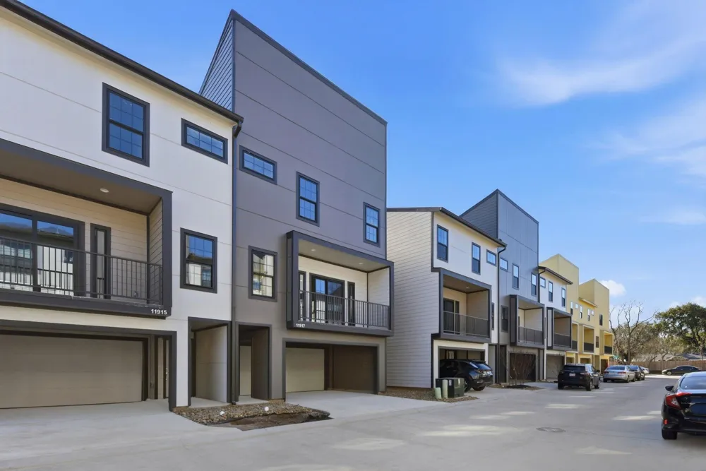 11915 N Hoa Sen Circle Houston, TX 77072