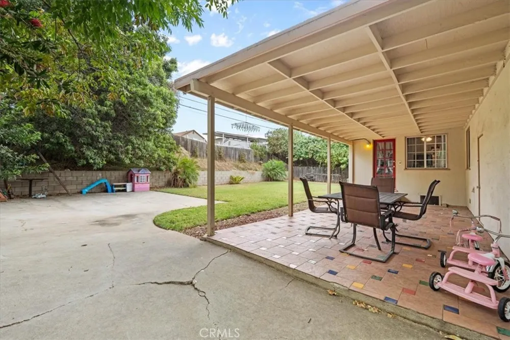 1858 E Edgecomb Street Covina, CA 91724