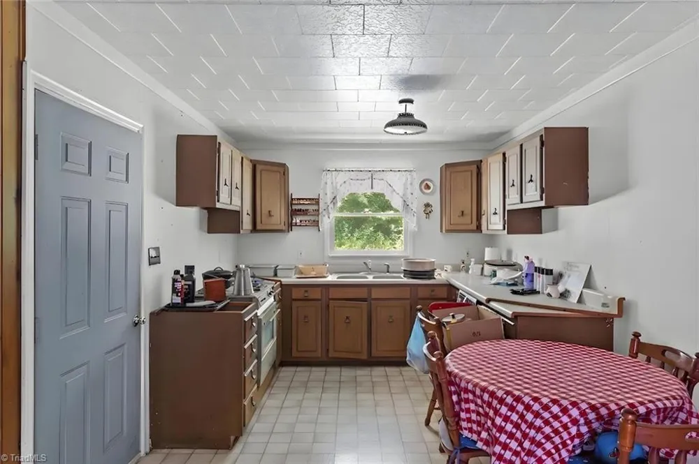 363 Good Hope Lane Thurmond, NC 28683