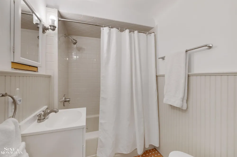 407 Lothrop Road Grosse Pointe Farms City, MI 48236
