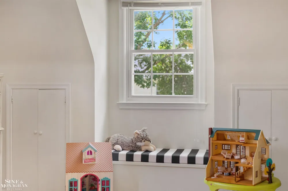 407 Lothrop Road Grosse Pointe Farms City, MI 48236