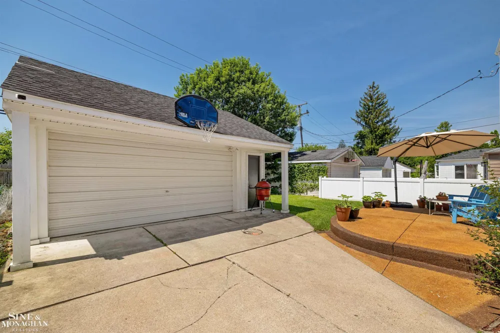 407 Lothrop Road Grosse Pointe Farms City, MI 48236
