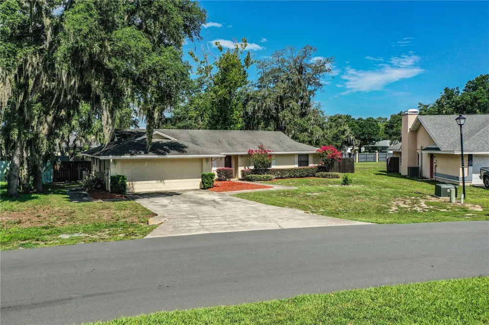 7716 NATURE TRAIL Lakeland, FL 33809