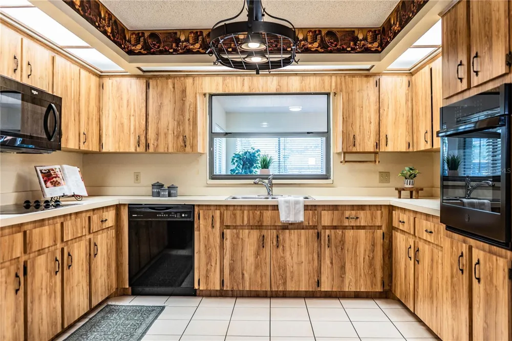 7716 NATURE TRAIL Lakeland, FL 33809