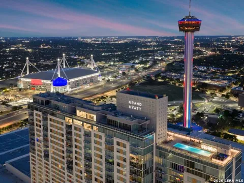 610 E Market #UNIT 3304