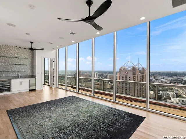 610 E Market #UNIT 3304 San Antonio, TX 78205