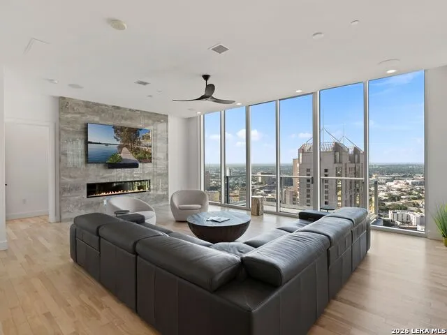 610 E Market #UNIT 3304 San Antonio, TX 78205