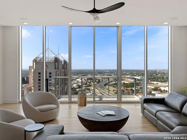 610 E Market #UNIT 3304 San Antonio, TX 78205