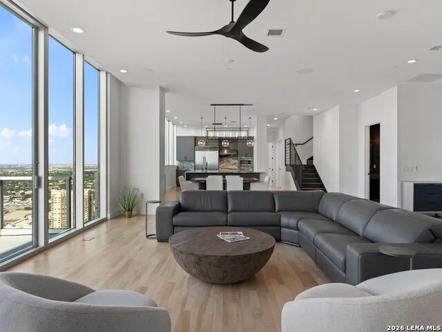 610 E Market #UNIT 3304 San Antonio, TX 78205