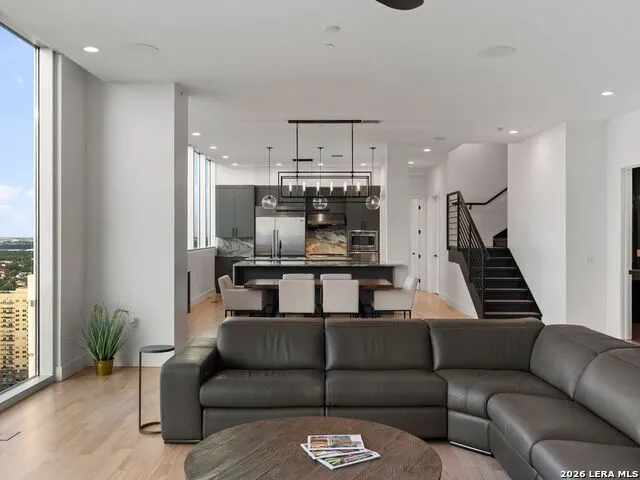 610 E Market #UNIT 3304 San Antonio, TX 78205
