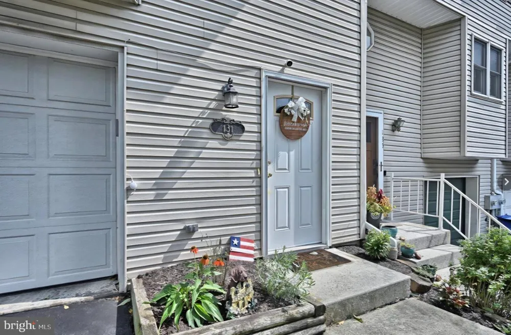 131 CHARTWOOD DRIVE Harrisburg, PA 17111