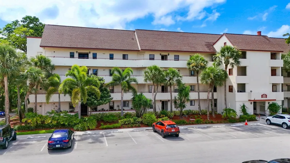 12524 Shoreline Drive #101 Wellington, FL 33414