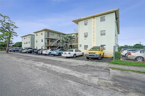 14100 NW 24th Ct #203