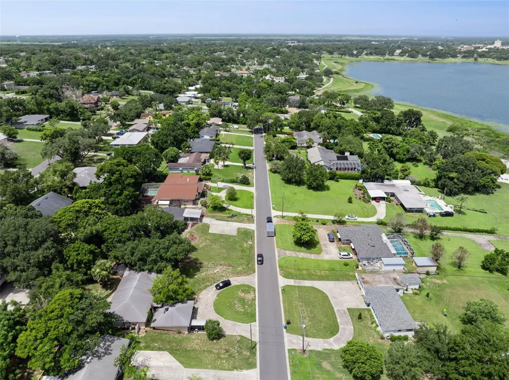 1024 SUNSET DRIVE Lake Wales, FL 33853