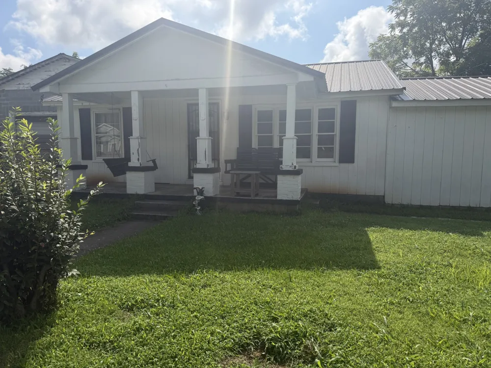 712 Fisher Ave Smithville, TN 37166