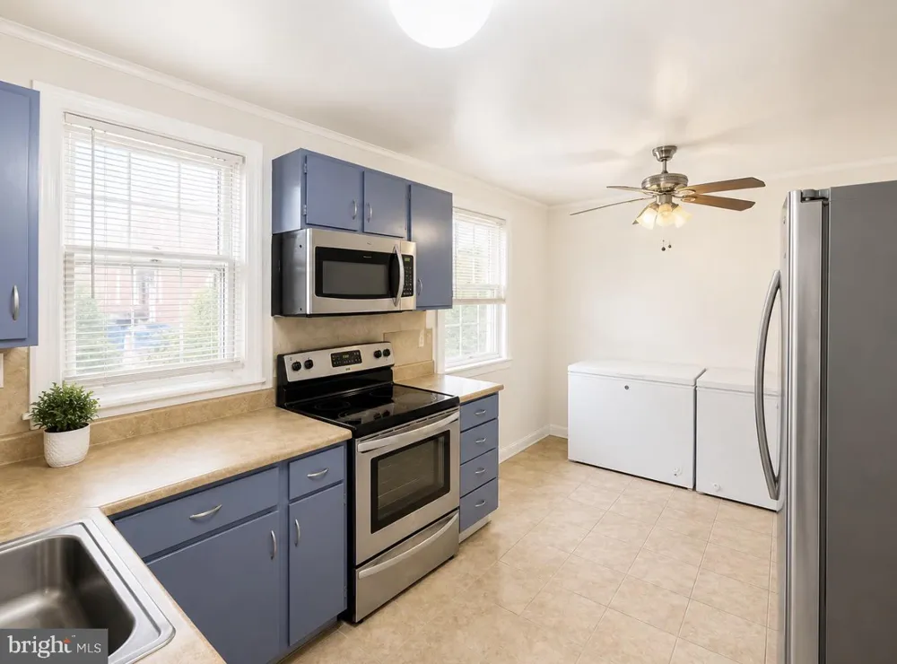 1221 KNORR STREET Philadelphia, PA 19111