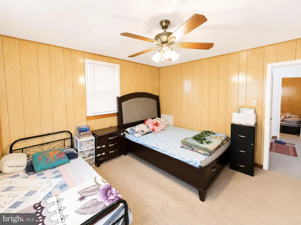 1221 KNORR STREET Philadelphia, PA 19111