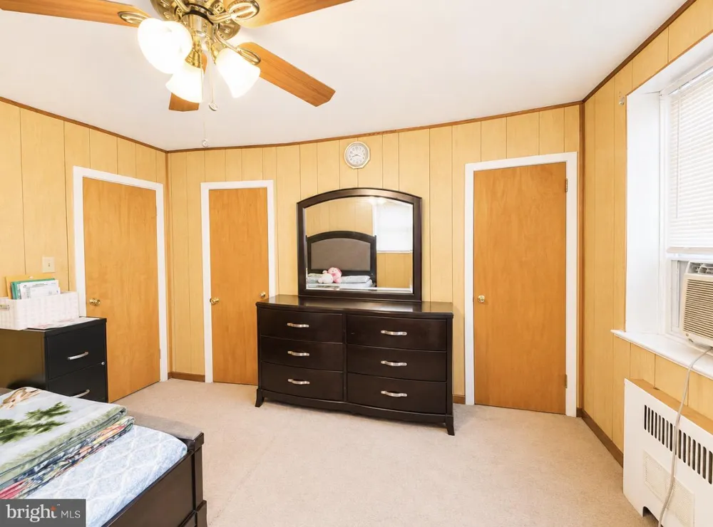 1221 KNORR STREET Philadelphia, PA 19111