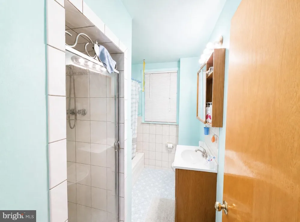 1221 KNORR STREET Philadelphia, PA 19111