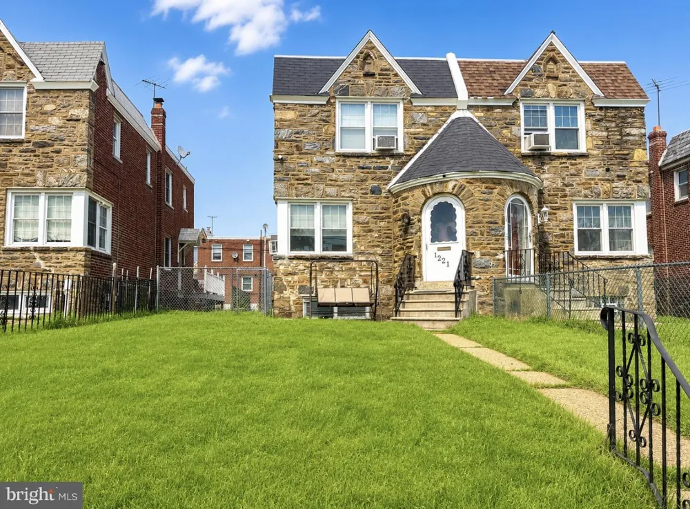 1221 KNORR STREET Philadelphia, PA 19111