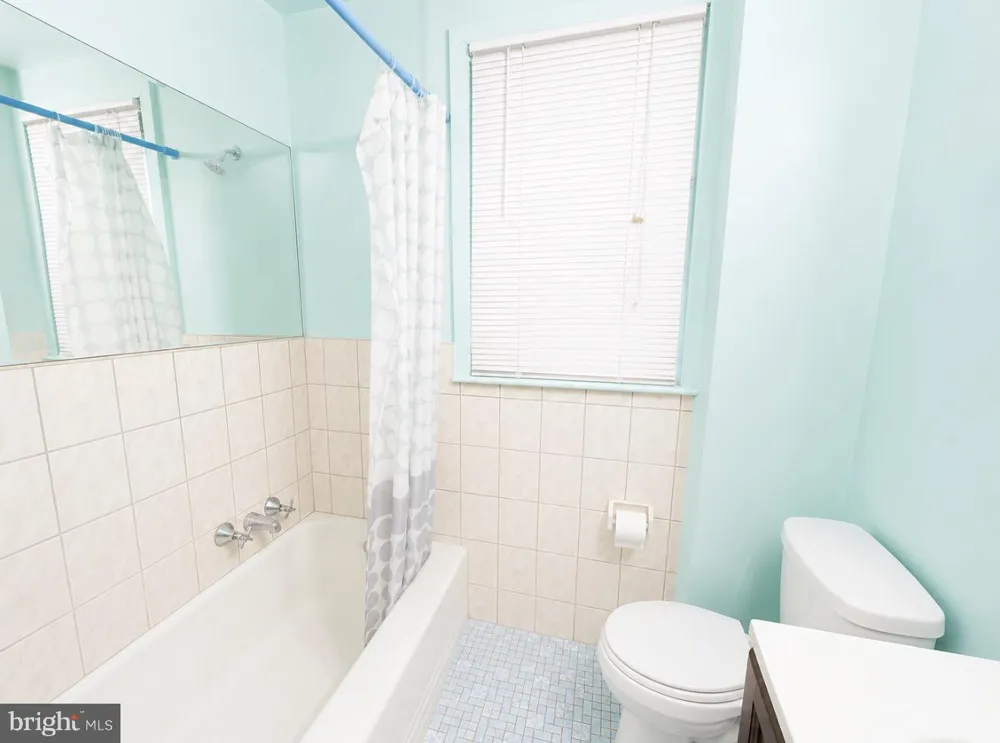 1221 KNORR STREET Philadelphia, PA 19111