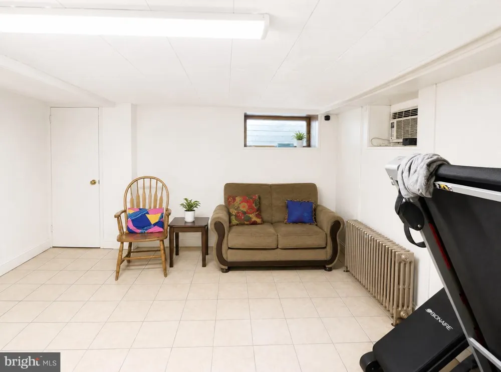 1221 KNORR STREET Philadelphia, PA 19111