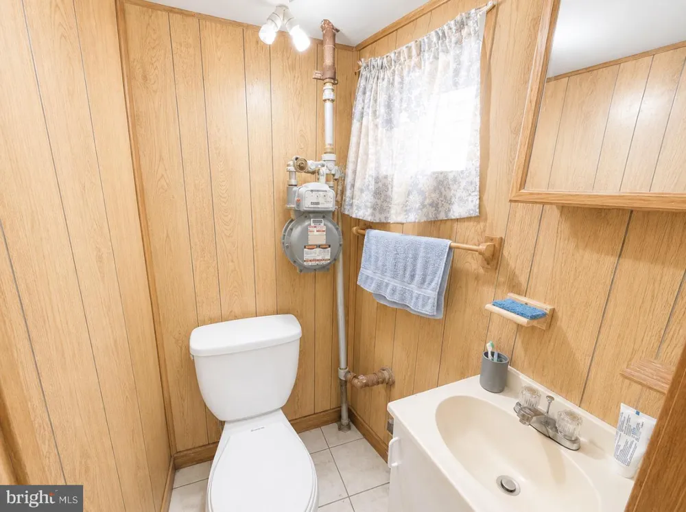 1221 KNORR STREET Philadelphia, PA 19111