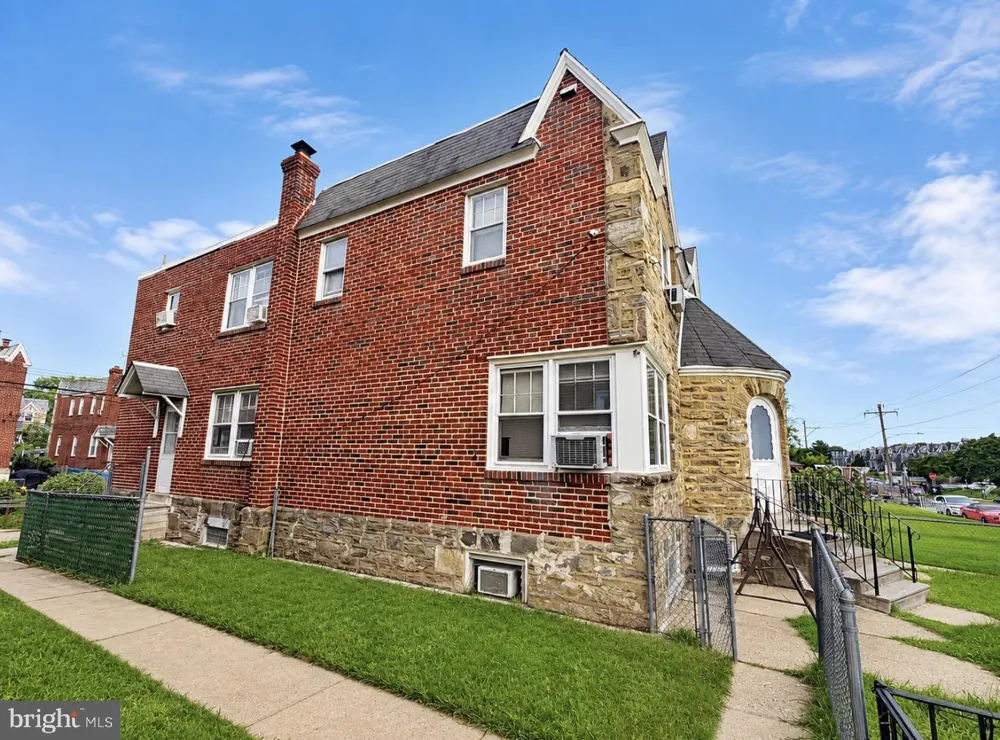 1221 KNORR STREET Philadelphia, PA 19111