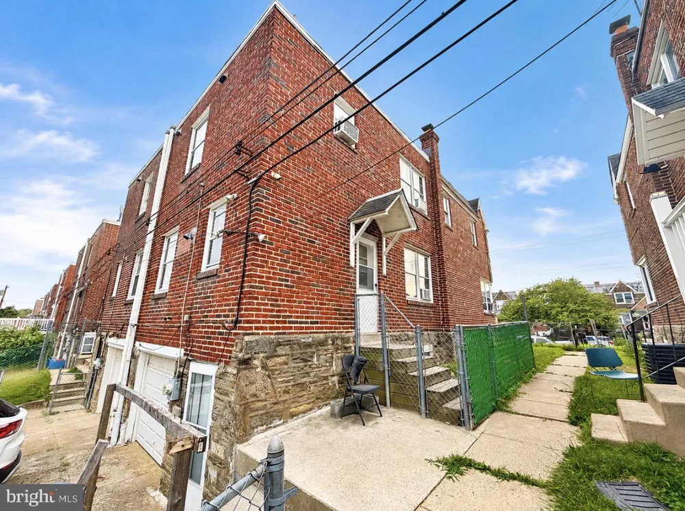 1221 KNORR STREET Philadelphia, PA 19111