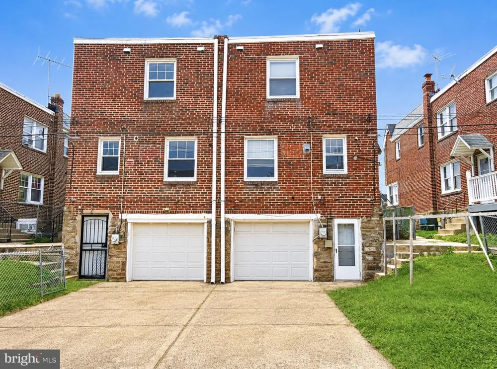1221 KNORR STREET Philadelphia, PA 19111