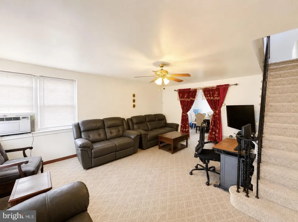 1221 KNORR STREET Philadelphia, PA 19111