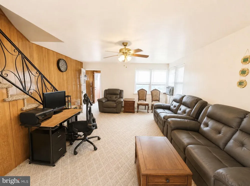 1221 KNORR STREET Philadelphia, PA 19111