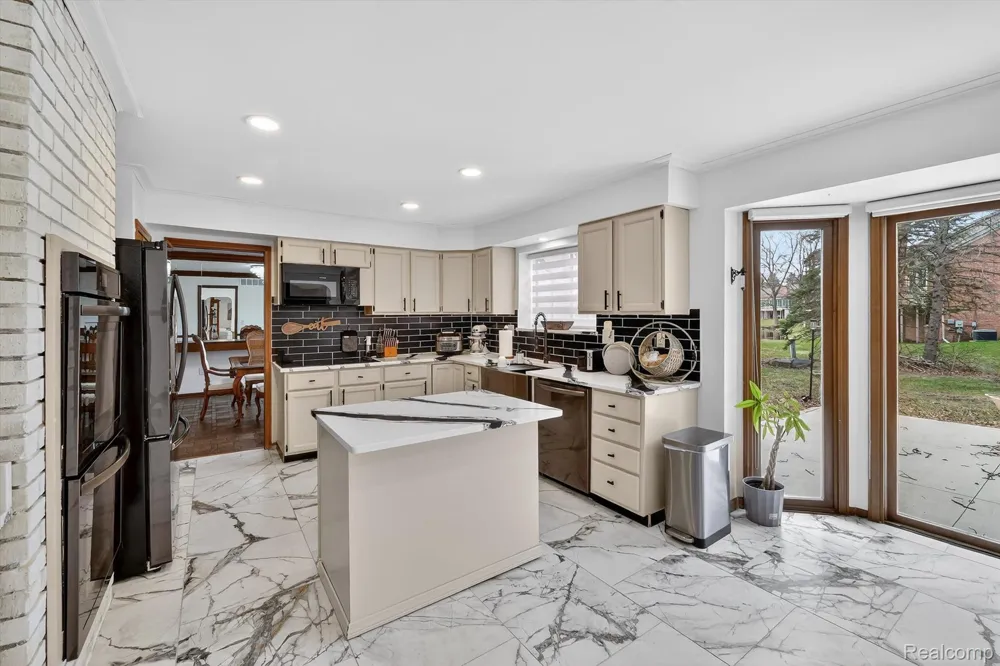 29801 Deer Run Farmington Hills City, MI 48331