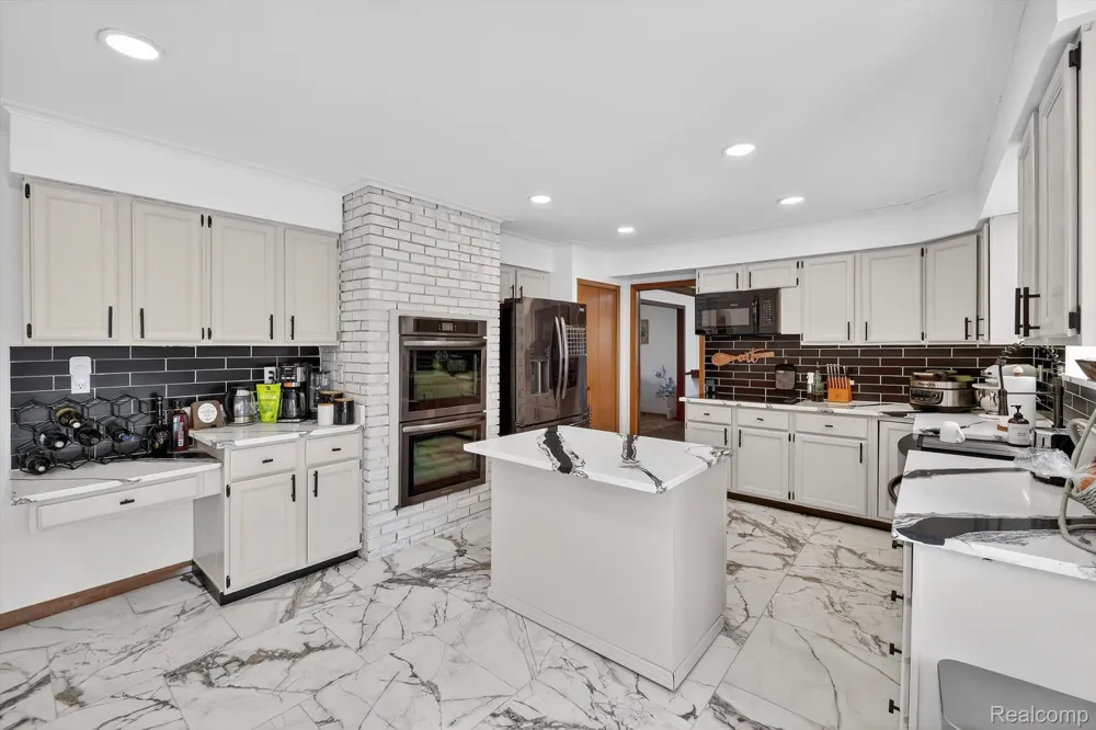 29801 Deer Run Farmington Hills City, MI 48331