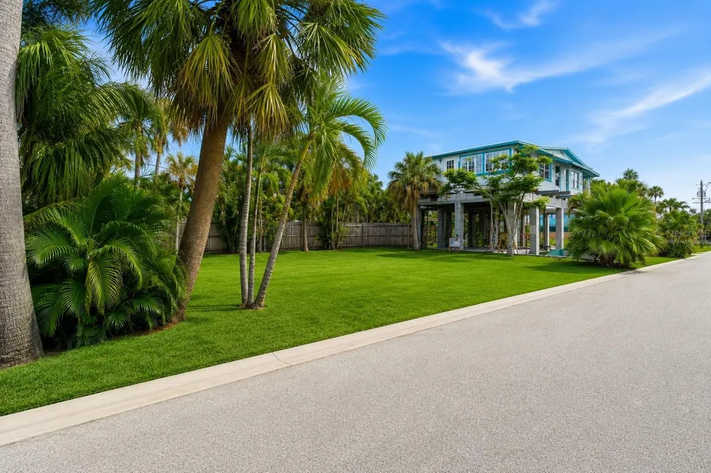 131 86TH TERRACE Treasure Island, FL 33706