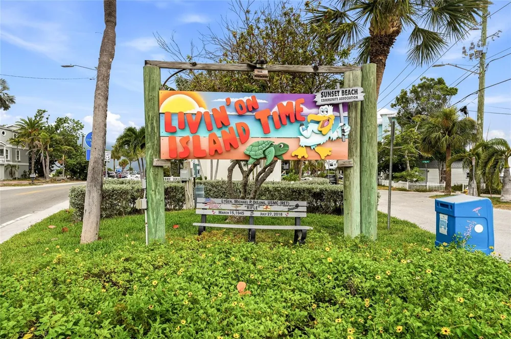 131 86TH TERRACE Treasure Island, FL 33706
