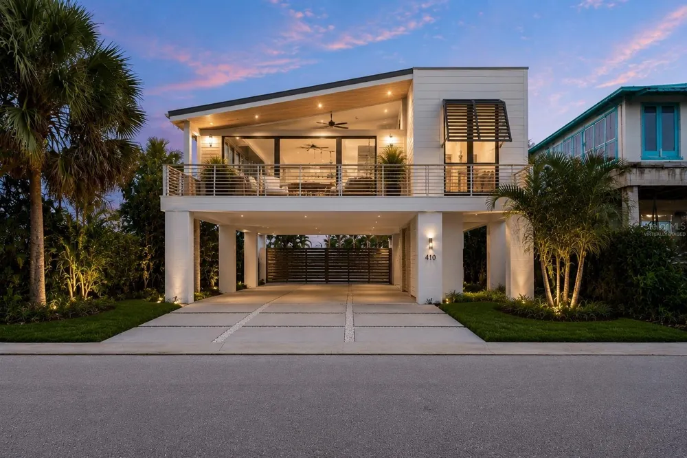 131 86TH TERRACE Treasure Island, FL 33706