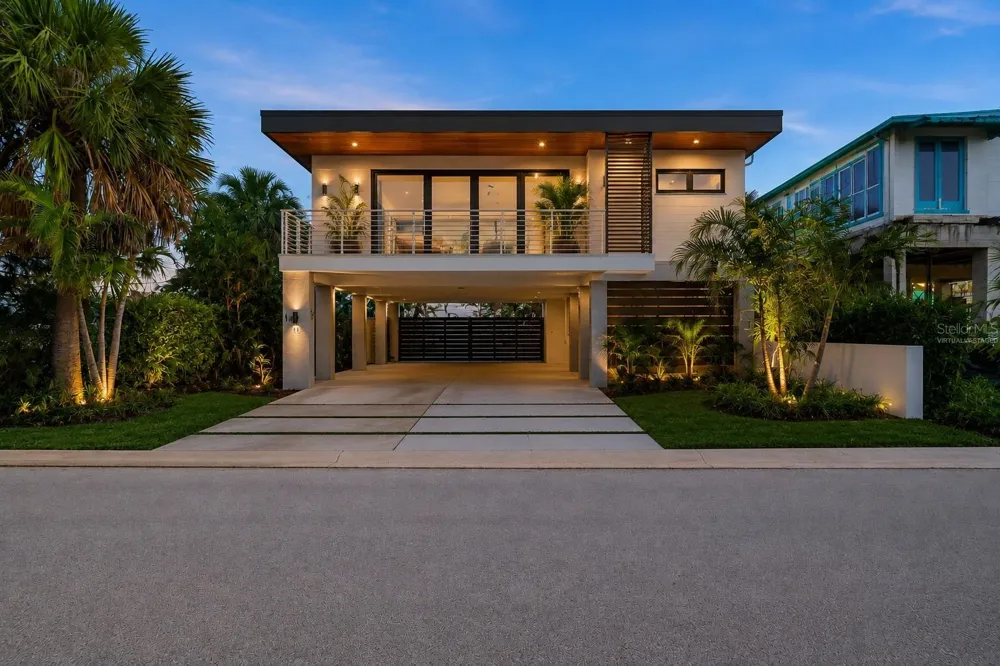 131 86TH TERRACE Treasure Island, FL 33706
