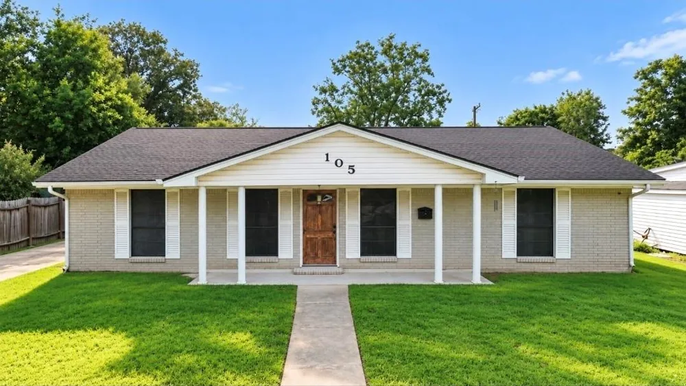 105 S Ringgold Street West Columbia, TX 77486